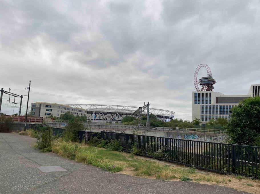 ロンドンCanal-Flat Near Stratford International Stationアパートメント エクステリア 写真